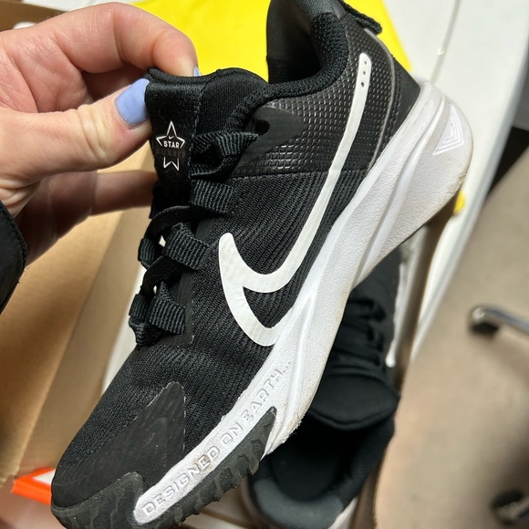 USED ONCE - Nike Star Runner in black toddler size 11! - Picture 2 of 4